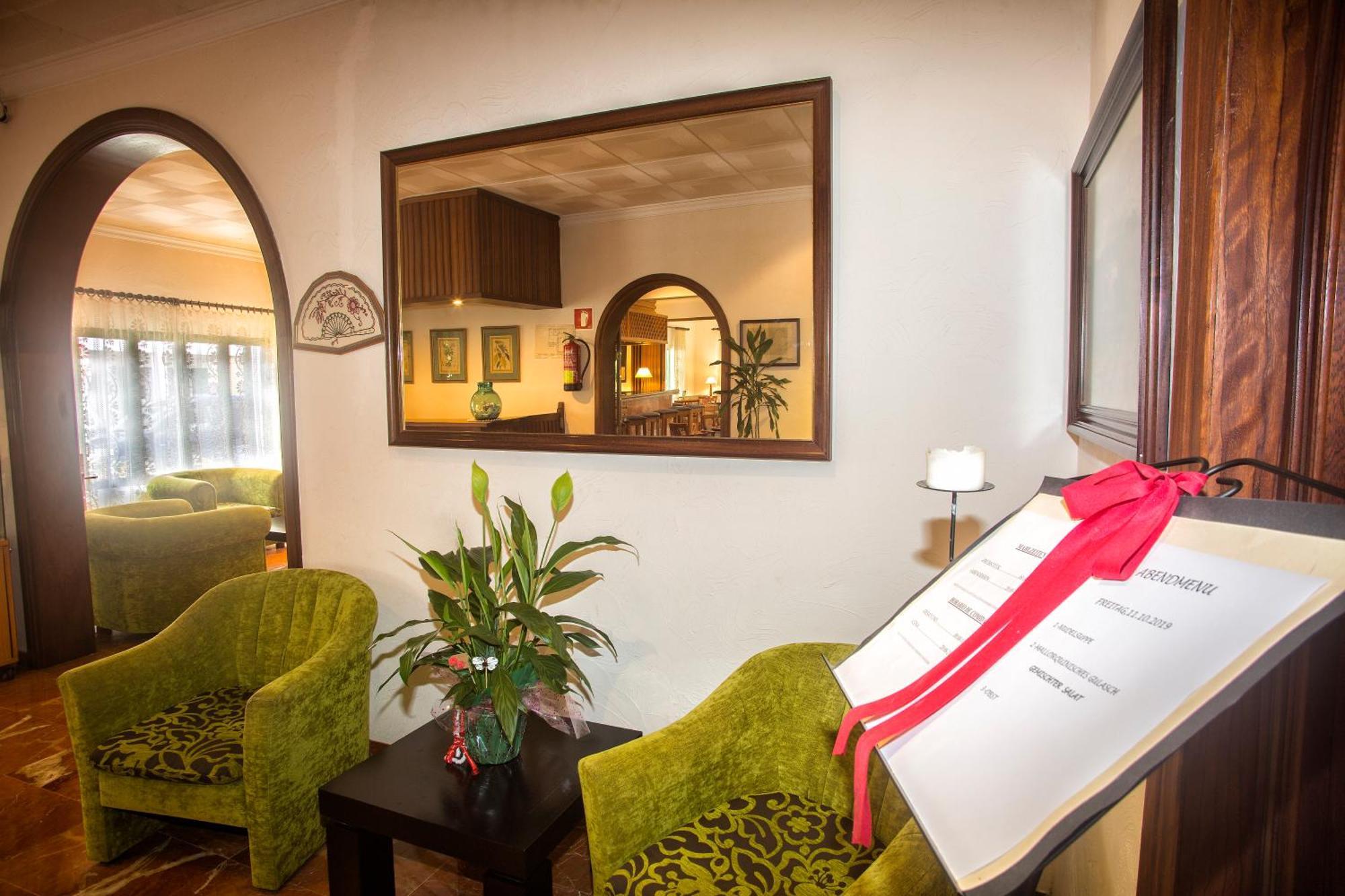 Hotel Martorell By Mhr コロニア・サン・ジョルディ エクステリア 写真