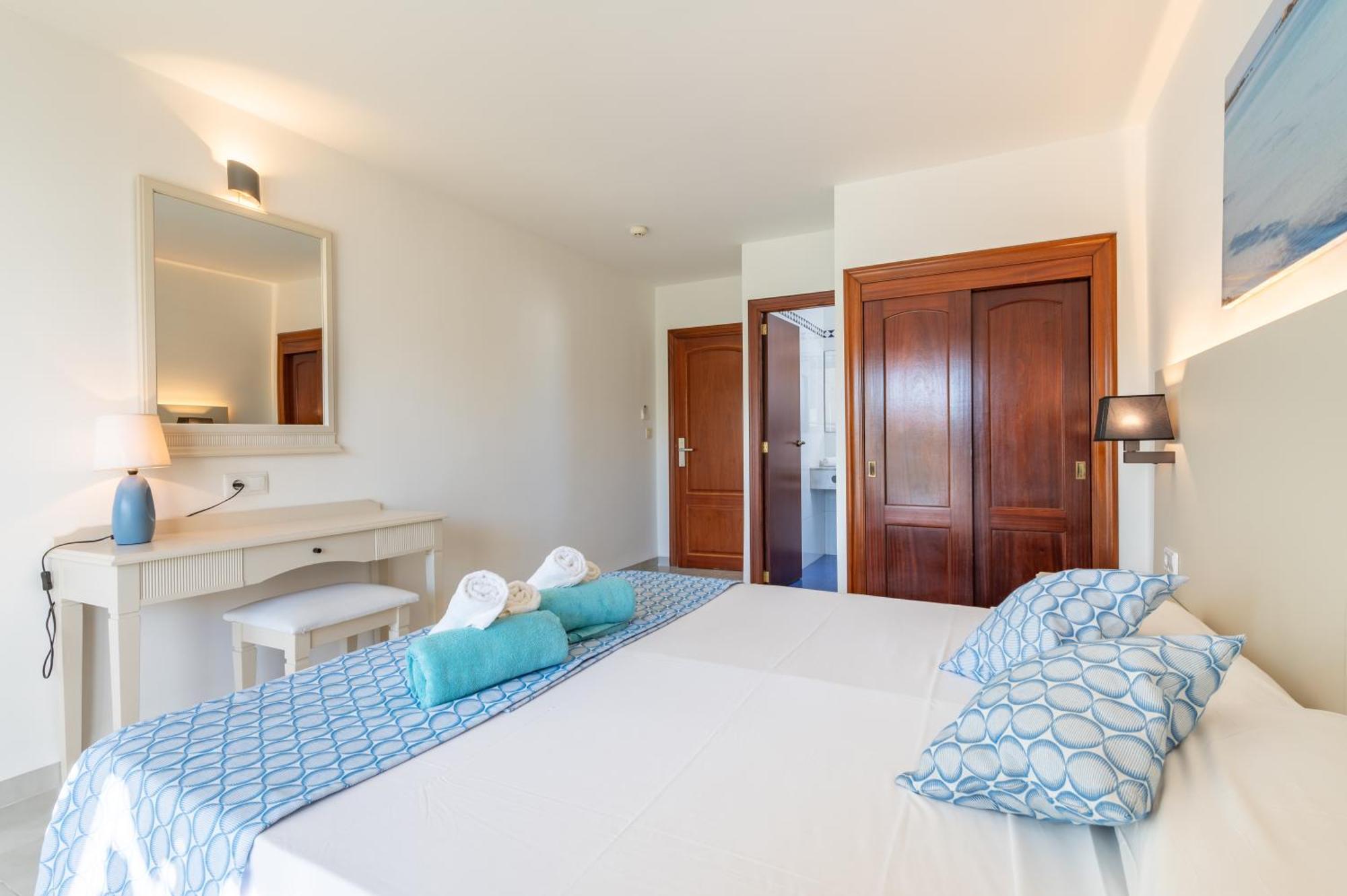 Hotel Martorell By Mhr コロニア・サン・ジョルディ エクステリア 写真